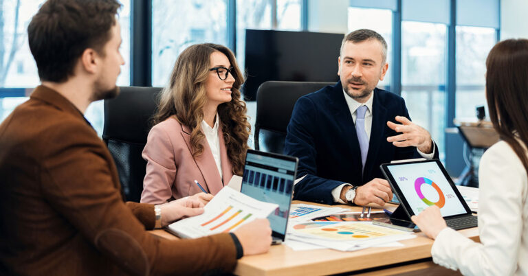 Consultoria de terceirização de RH ajudando empresa a melhorar processos de gestão de pessoas